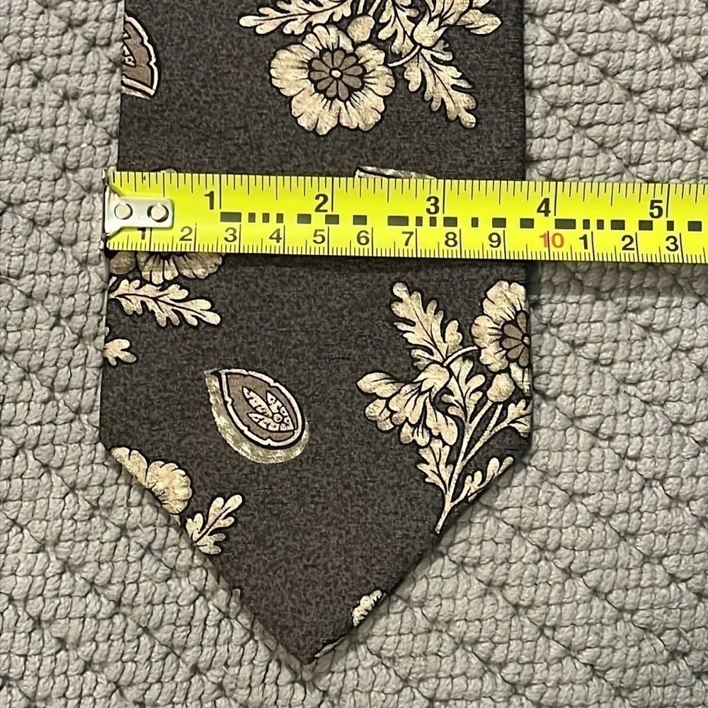 Vintage Halston 100% Silk Tie Floral Print Made in USA With Tag Designer Classic